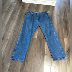- Wrangler - Men’s  regular fit jeans. Size 38/32. EUC. Heavyweight.